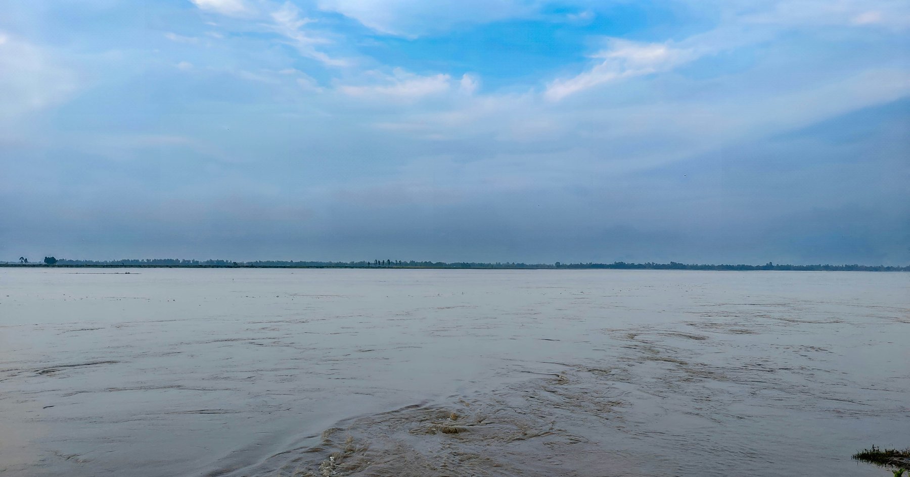 বন্যায় মৃত্যু ৫৬, তিস্তা ফুলে উত্তরে সতর্কতা