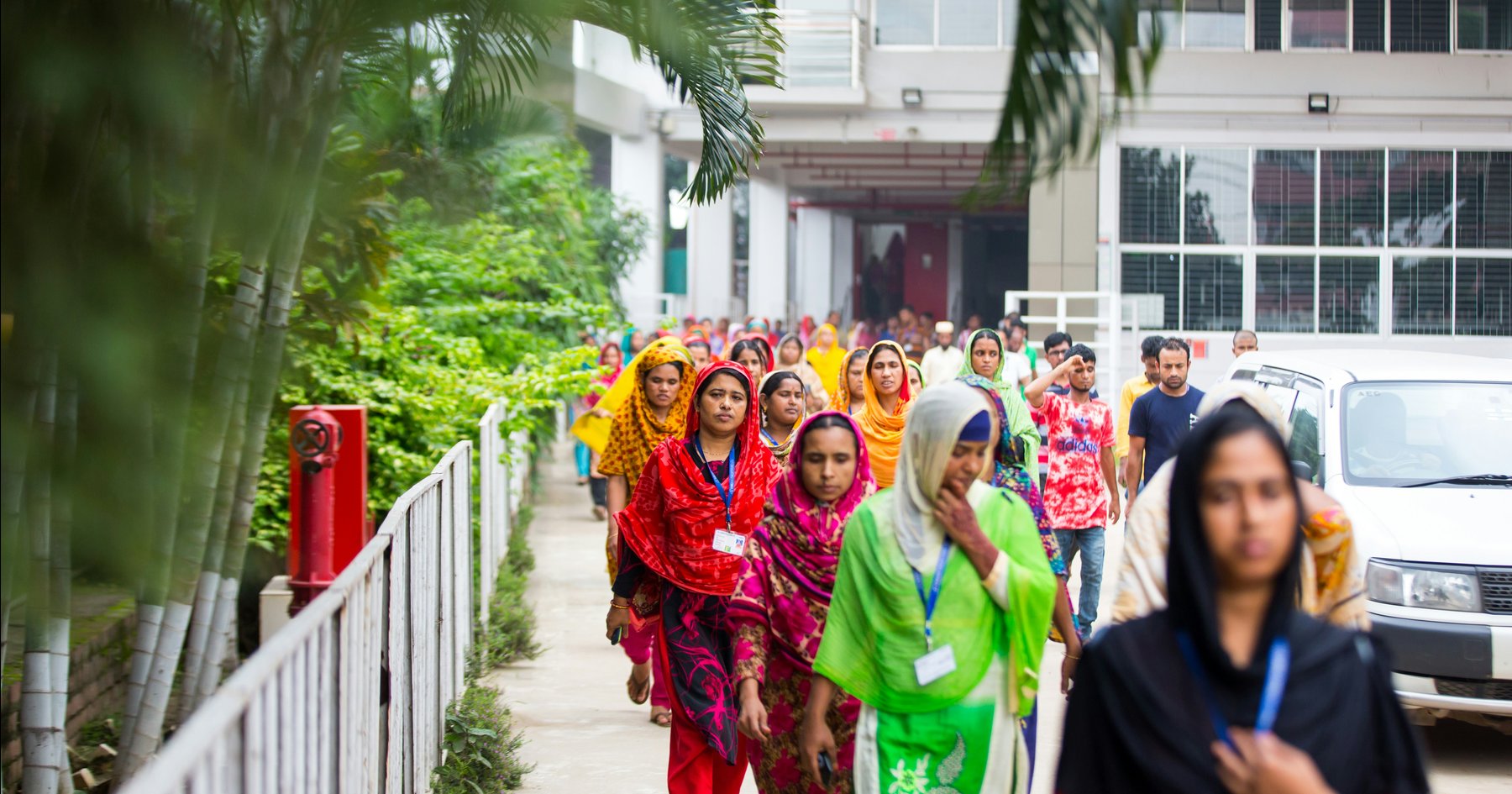 ইউরোপ বাজারে বাংলাদেশের পোশাক খাত দ্বিগুণ চাপে