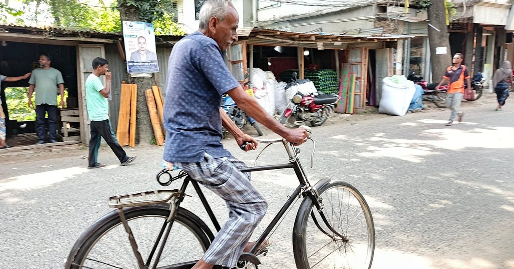 ৬০ বছর আগে ২৮০ টাকায় কেনা সাইকেল এখনও চলছে